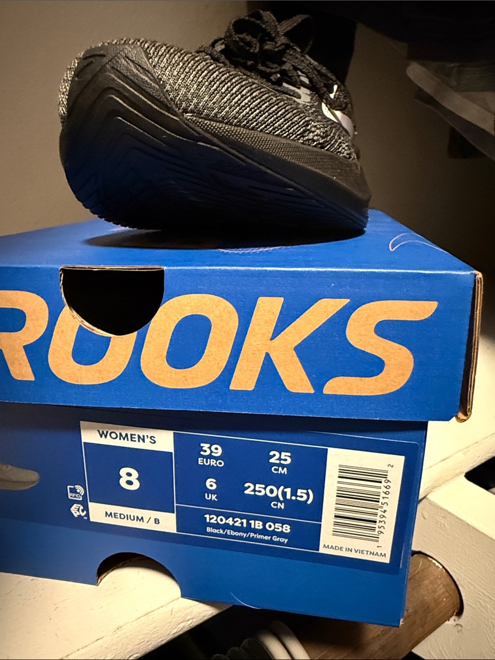 Brooks women’s Hyperion 2 Performance Running Shoe - Black/Gray - Picture 2 of 4